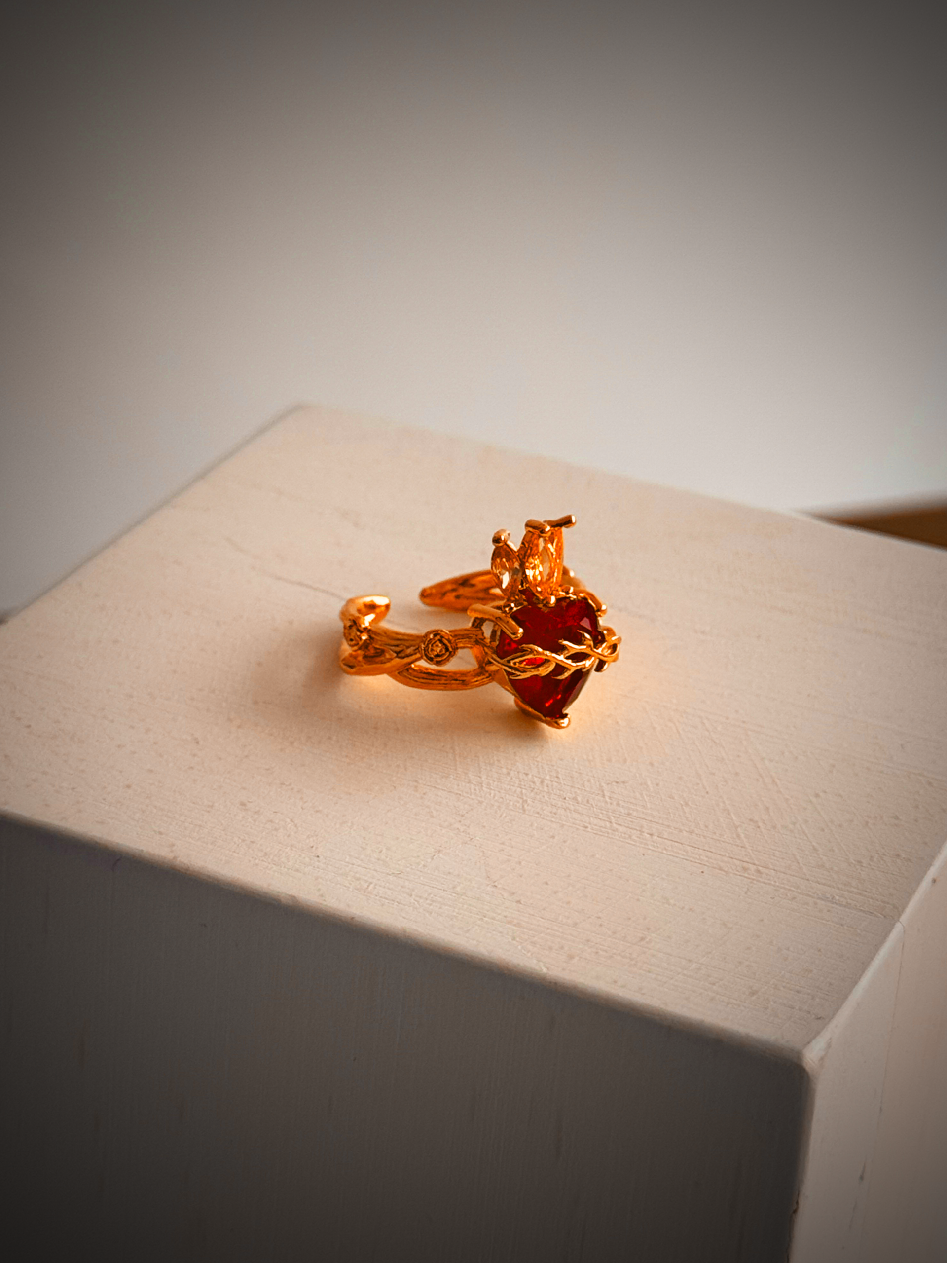 ANILLO SAGRADO CORAZÓN ROSAS Y ESPINAS